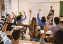 Schoolgaande kinderen uit gezinnen met een laag inkomen hebben recht op een toeslag