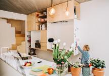 Promobeeld voor Ecobouwers Opendeur van een modern ingerichte keuken