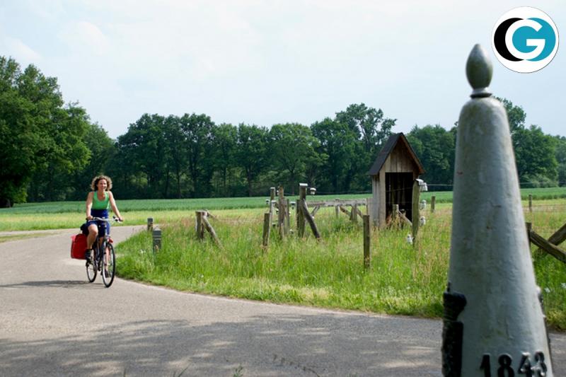 De grensroute volgt het voormalige traject van de Doodendraad ten tijde van WO I
