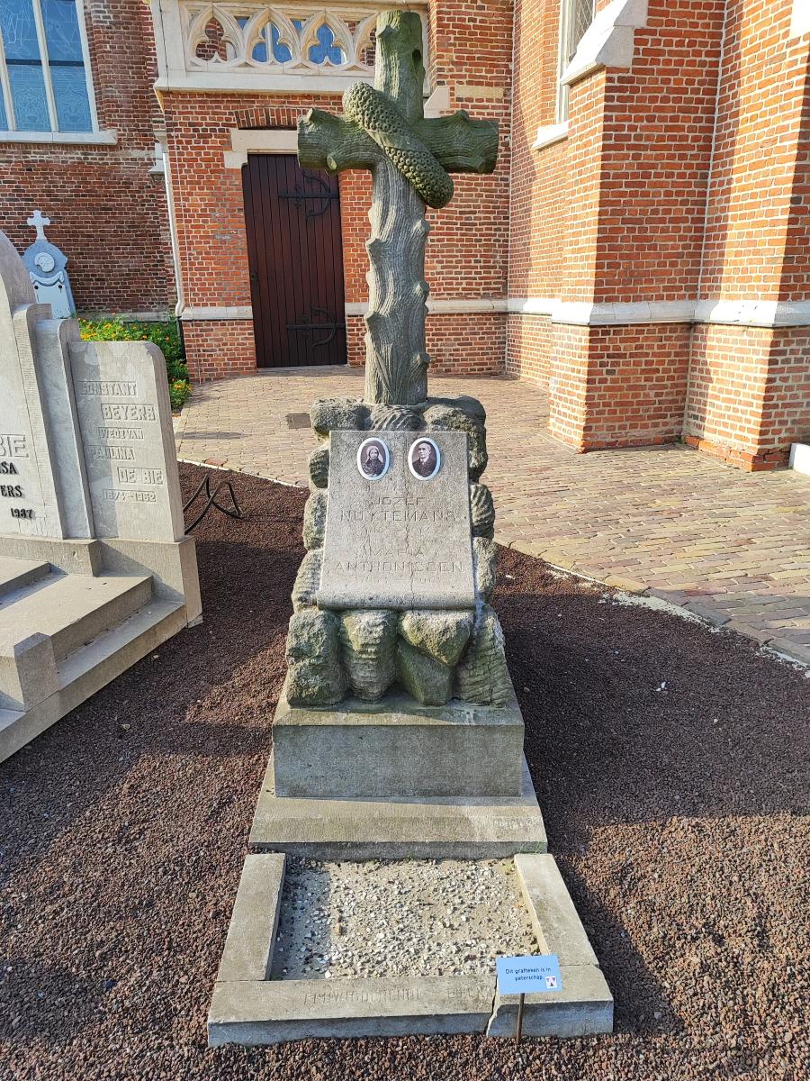 Het graf van Jozef Nuytemans en Maria Anthonissen