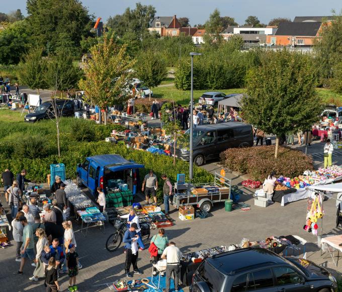 Grote rommelmarkt tijdens Dorpsdag Wuustwezel © © wezelopdefoto.be