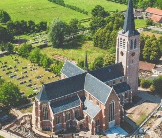 Bezoek historisch kerkhof en pas gerestaureerde kerk © Erfgoed Voorkempen
