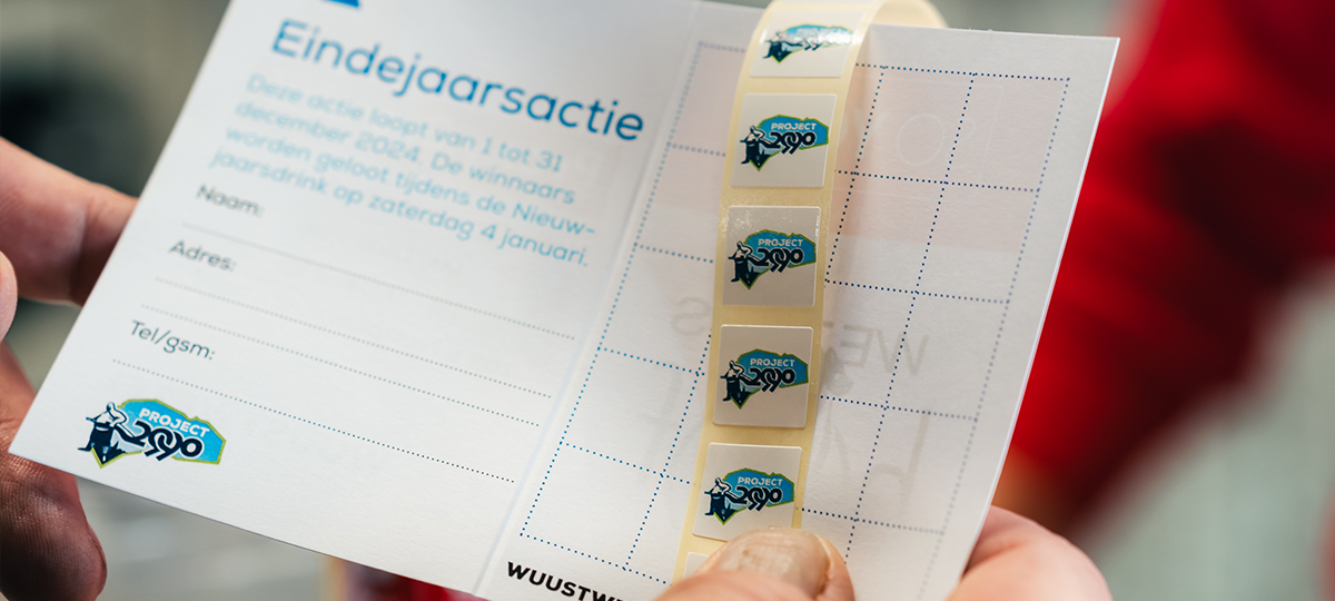 een spaarkaart en stickers van de Wuustwezelse eindejaarsactie