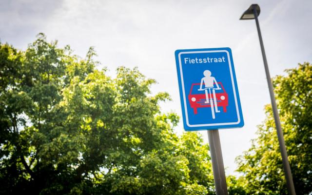 Dit bord duidt het begin van de fietszone aan