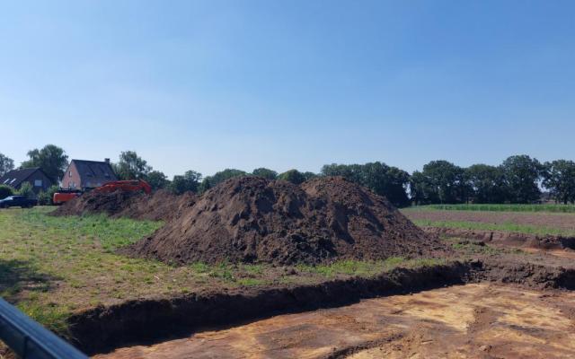 De vorm van de nieuwe wegen wordt al zichtbaar door de graafwerken