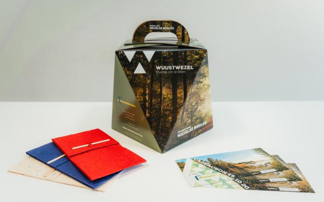 een streekproductenbox Wezelse Weelde met drie cadeaubonnen van Toerisme Wuustwezel