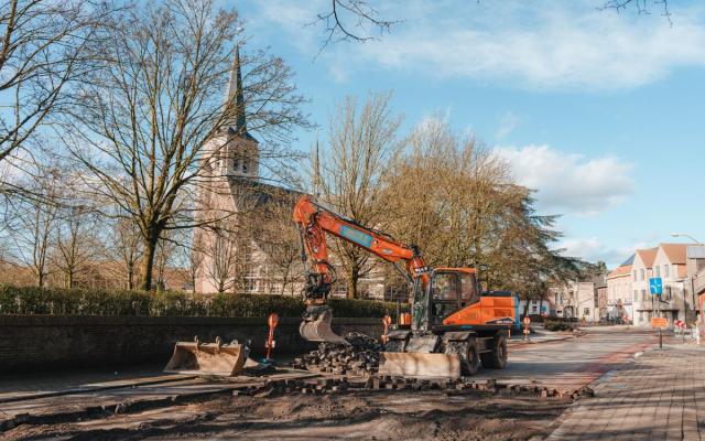 De werkzaamheden aan de Dorpsstraat zijn begonnen