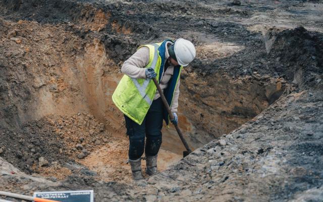 Er is archeologisch onderzoek uitgevoerd in de bocht bij de kerk