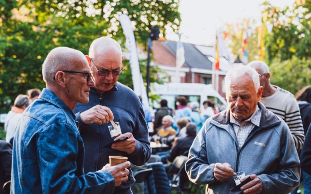 drie vrijwilligers op het vrijwilligersfeest