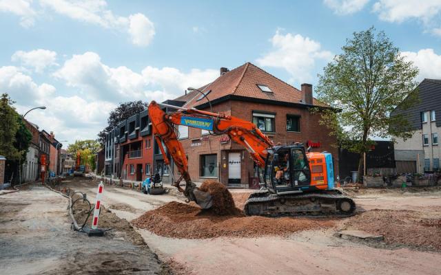 De rioleringswerken in de Dorpsstraat worden op 4 augustus hervat