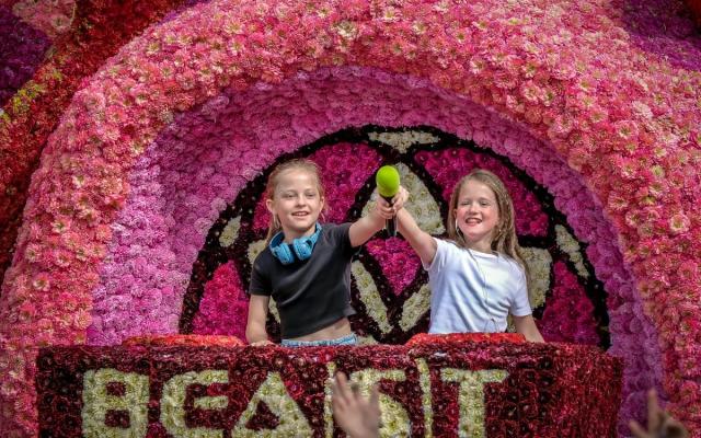 Bloemencorso Loenhout is de grootste en kleurrijkste bloemenstoet van België