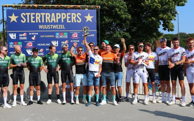 deelnemers tijdens het WK Ploegentijdrit 2024 - foto: Wezelopdefoto