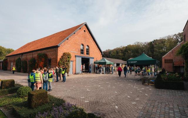 schoolkinderen maken kennis met de landbouwsector in de Sterboshoeve