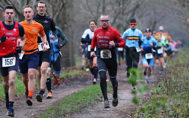 Lopers tijdens de winterduatlon in Sterbos in 2024, foto: Wezelopdefoto