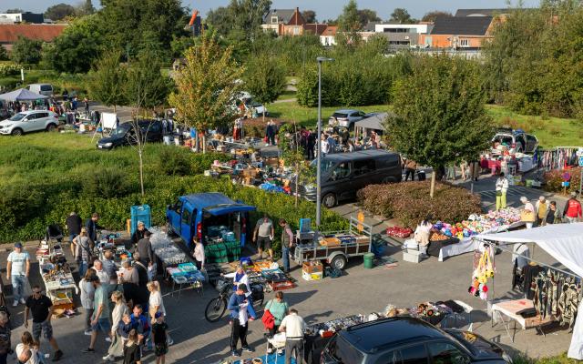 Grote rommelmarkt tijdens Dorpsdag Wuustwezel © © wezelopdefoto.be