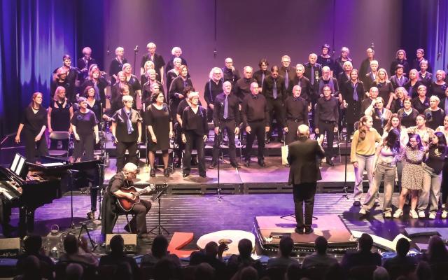 Zangkoren Kobra en Notenkrakers brengen 'Aprilse Grillen 2026' © Kobra en Notenkrakers