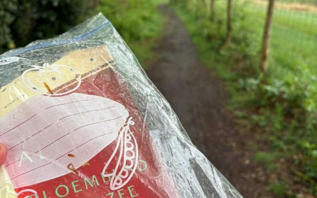 Boekdropping voor Vlaanderen Leestdag © Bibliotheek Wuustwezel Boekdropping voor Vlaanderen Leestdag © Bibliotheek Wuustwezel