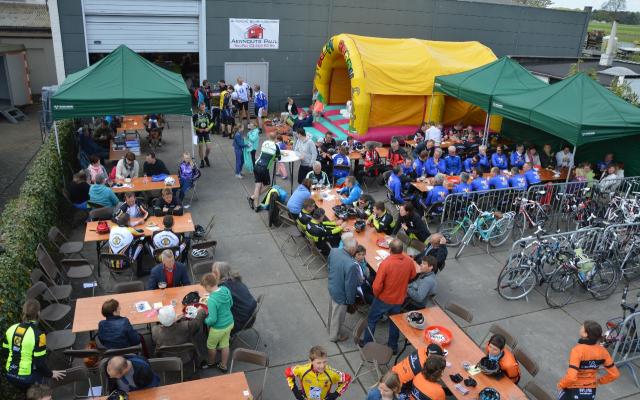 1 mei viering met fietstochten en wandeltocht © KVL 1 mei viering met fietstochten en wandeltocht © KVL