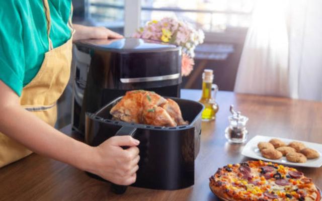 De airfryer ... een keukenheld - Sabine Lambrechts © Pixabay De airfryer ... een keukenheld - Sabine Lambrechts © Pixabay