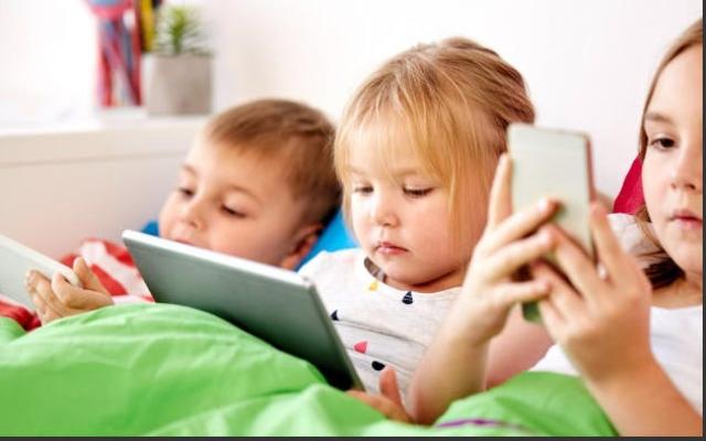 Schermtijd en media-opvoeding © shutterstock