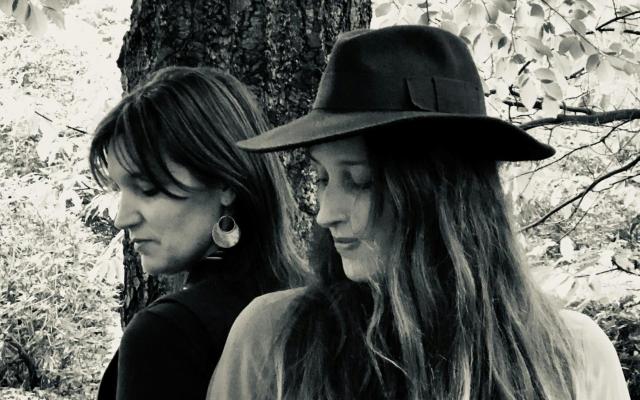 Britt & Broos spelen 'Four Seasons In One Day' © Britt & Broos