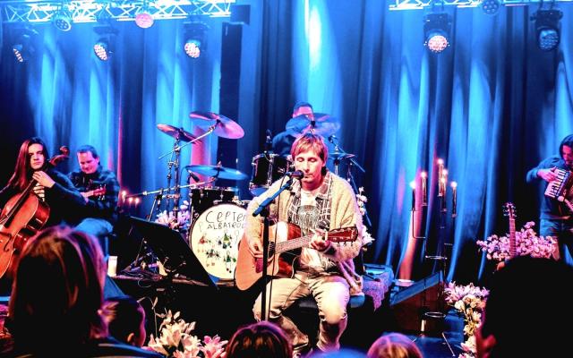 Captain Albatross speelt 'Nirvana Unplugged' © Captain Albatross