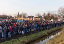 Een massa toeschouwers langs het parcours van de Azencross in Loenhout