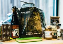 De streekproductenbo Wezelse Weelde met een deel van zijn inhoud.