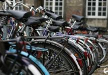We verkopen onder andere een vijftigtal gevonden fietsen