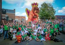 sfeerbeeld van de voorbije bloemencorso in Loenhout, de 70e editie