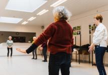 Sfeerbeeld van een les tai chi in GC Blommaert