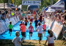Sfeerbeeld van de Kidsrun editie 2022 met heel wat enthousiaste supporters