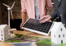 maquettes van duurzame huizen en alternatieve energiebronnen