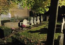 graven aan een begraafplaats in Wuustwezel