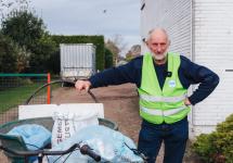 Simon Van Mengsel bij zijn bakfiets