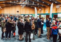 De scholenbeurs in sporthal Koch, februari 2023