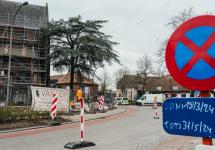 zicht op de Dorpsstraat en de kerk van Wuustwezel tijdens de nutswerken in maart 2024