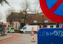 Zicht op de Dorpsstraat tijdens de nutswerken in april 2024