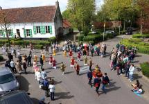 De Sint-Quiriniusprocessie door de straten van Loenhout, mei 2022