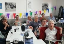 feestende bezoekers in lokaal dienstencentrum Ter Wezel