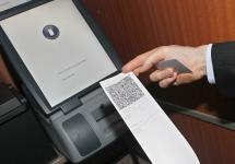 stemcomputer met uitgeprinte qr-code