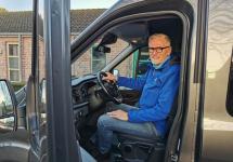 een vrijwillige chauffeur in de Handicar van Wuustwezel