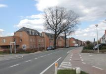 De Kampweg bij het binnenrijden van het dorp