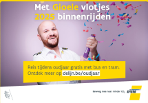 campagnebeeld van De Lijn met een chauffeur en kerstversiering