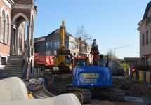 De graafmachines naderen het kruispunt Kloosterstraat-Gildenlaan