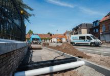 heraanleg van het voetpad naast de Dorpsstraat, ter hoogte van de kerk