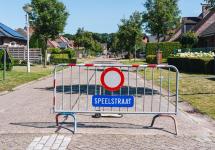 spelende kinderen in een speelstraat in Gooreind